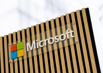 Archivo - Logo de Microsoft en unas oficinas de Colonia (Alemania).Rolf Vennenbernd/dpa - Archivo