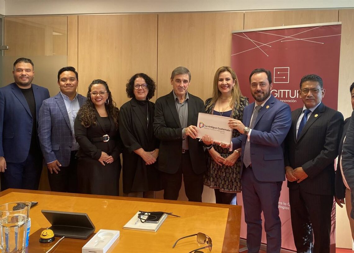 Segittur entrega distintivo DTI a Arequipa, primer destino peruano evaluadoSEGITTUR
