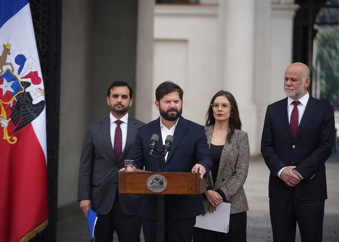 El presidente de Chile, Gabriel Boric, comparece junto a varios ministros para anunciar la reconversión del penal Punta Peuco en una cárcel comúnGOBIERNO DE CHILE
