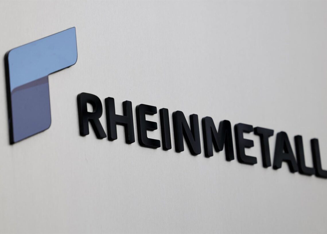 Archivo - FILED - 26 April 2022, North Rhine-Westphalia, Duesseldorf: The Rheinmetall logo on the Rheinmetall building in Düsseldorf. Germany's biggest arms manufacturer, Rheinmetall, has won a contract to supply the Skyranger air defence system to AustriDavid Young/dpa - Archivo