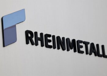 Archivo - FILED - 26 April 2022, North Rhine-Westphalia, Duesseldorf: The Rheinmetall logo on the Rheinmetall building in Düsseldorf. Germany's biggest arms manufacturer, Rheinmetall, has won a contract to supply the Skyranger air defence system to AustriDavid Young/dpa - Archivo