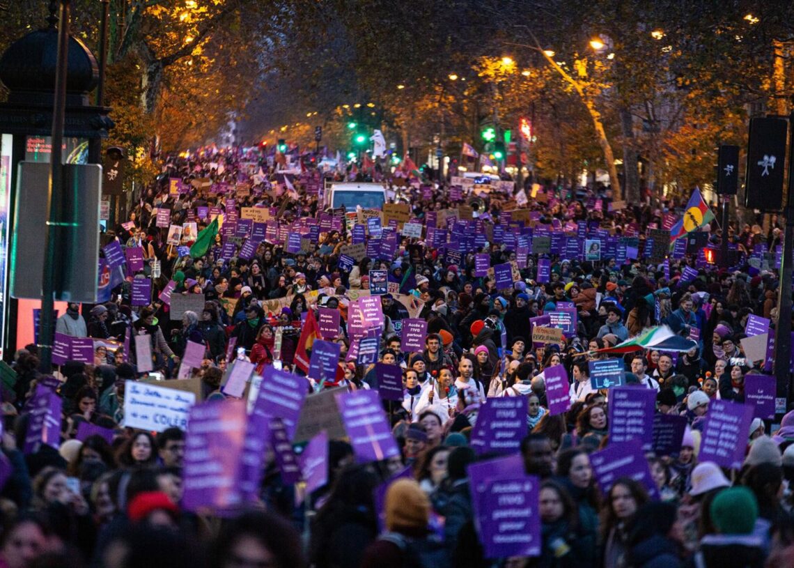 Archivo - Imagen de archivo de una manifestación contra la violencia de género en París durante el juicio de PelicotEuropa Press/Contacto/Telmo Pinto - Archivo