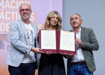 Archivo - Firma del Estatuto del Becario Gustavo Valiente - Europa Press - Archivo