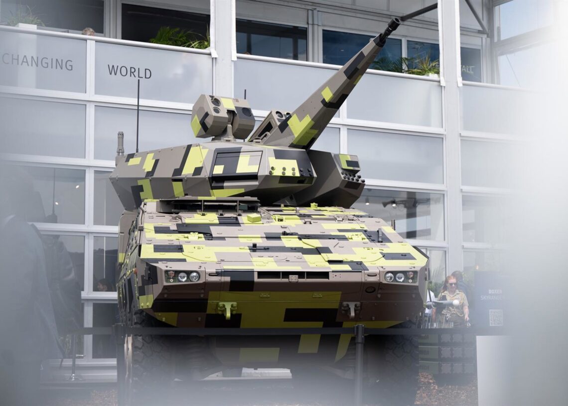 Archivo - FILED - 06 June 2024, Brandenburg, Schoenefeld: A Boxer Skyranger 30 air defence system manufactured by the German defence company Rheinmetall.Sebastian Gollnow/dpa - Archivo