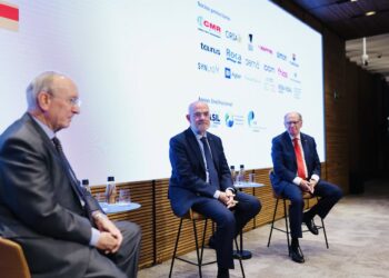 El conseller de Unión Europea y Acción Exterior de la Generalitat, Jaume Duch, durante su intervención este lunes en el Smart Cities Congress Brasil, organizado por la Cambra de Comerç Brasil-CatalunyaGENERALITAT DE CATALUNYA / BETH MAGRE