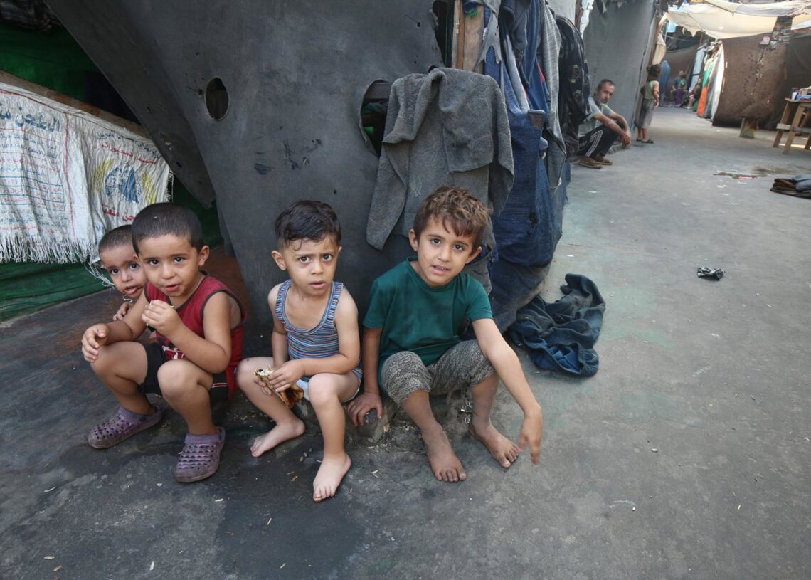 Archivo - Niños palestinos en Deir al Balá, en el centro de la Franja de Gaza, en septiembre de 2024 (archivo)Europa Press/Contacto/Naaman Omar - Archivo