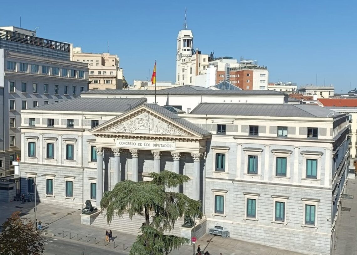 Archivo - Fachada principal de la sede del Congreso, con la Puerta de los LeonesEUROPA PRESS - Archivo