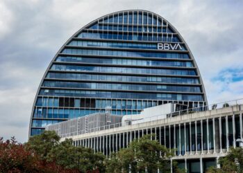 Archivo - Fachada del edificio ‘La Vela’, en la ciudad del BBVA, a 30 de abril de 2024, en Madrid (España). Ricardo Rubio - Europa Press - Archivo