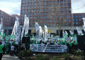 Archivo - Imagen de archivo de una concentración de CSIF frente al Ministerio de Sanidad.EUROPA PRESS/FRAN SERRANO - Archivo