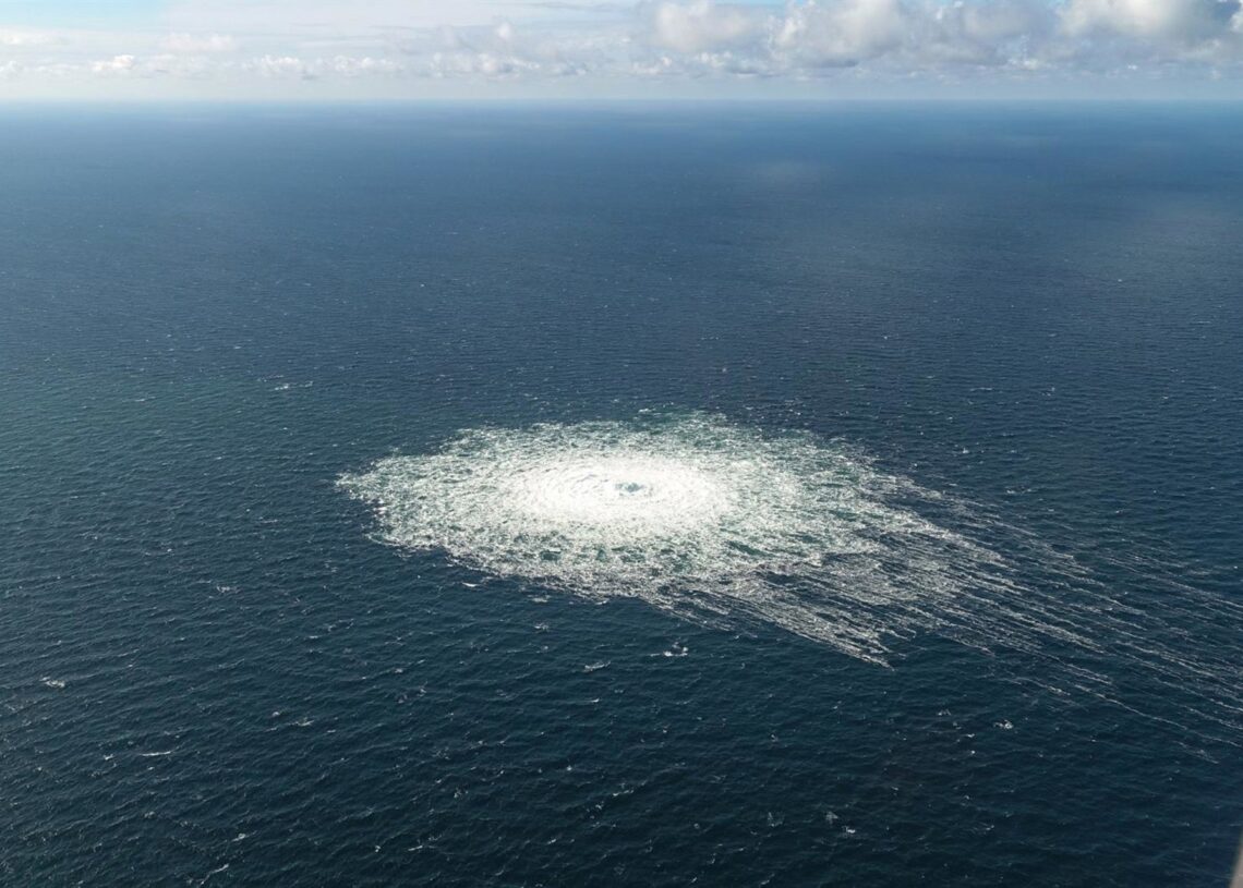Archivo - Fotografía de archivo de un fuga de gas tras el sabotaje al gasoducto Nord Stream 2 frente a las costas de Dinamarca-/Danish Defence Command/Dpa - Archivo