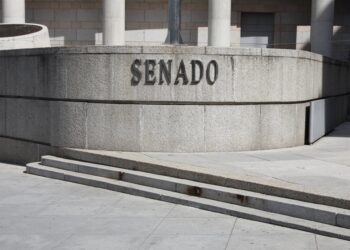 Archivo - Planca en la que se lee 'Senado' en la fachada exterior del edificio del Senado en Madrid.Marta Fernández - Europa Press - Archivo