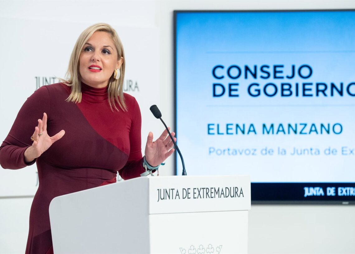 La portavoz de la Junta de Extremadura, Elena Manzano, informa en rueda de prensa de los asuntos abordados en la reunión del Consejo de GobiernoJUNTA DE EXTREMADURA