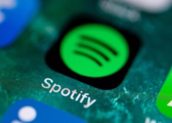 Archivo - FILED - 21 June 2019, Stuttgart: A general view of the Spotify logo displayed the screen of a cellular phone. Music-streaming service Spotify on Wednesday reported an increase in revenue and subscribers during the second quarter, amid the coronaFabian Sommer/dpa - Archivo