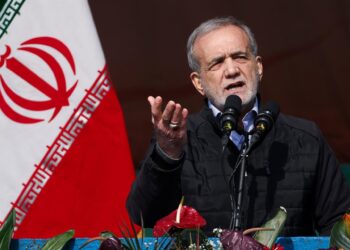 Archivo - El presidente de Irán, Masud Pezeshkian, durante un discurso en Teherán (archivo)Mehdi Bolourian/Iranian Presiden / DPA - Archivo