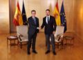 Archivo - El lider del PP, Alberto Núñez Feijóo  y el líder de VOX, Santiago Abascal , se saludan a su llegada a una reunión en el Congreso de los Diputados, a 5 de septiembre de 2023, en Madrid (España).Eduardo Parra - Europa Press - Archivo