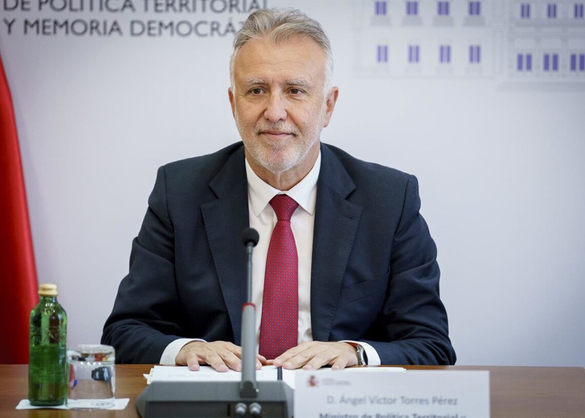 Archivo - El ministro de Política Territorial y Memoria Democrática, Ángel Víctor Torres, durante a la reunión de la comisión mixta de la Junta de Transferencias.A. Pérez Meca - Europa Press - Archivo