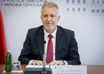 Archivo - El ministro de Política Territorial y Memoria Democrática, Ángel Víctor Torres, durante a la reunión de la comisión mixta de la Junta de Transferencias.A. Pérez Meca - Europa Press - Archivo