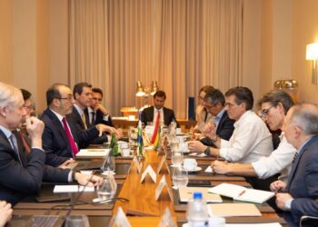 El CAF confirma un programa de apoyo de 2.697 millones de euros para Bolivia entre 2025-2030 tras elecciones.CAF