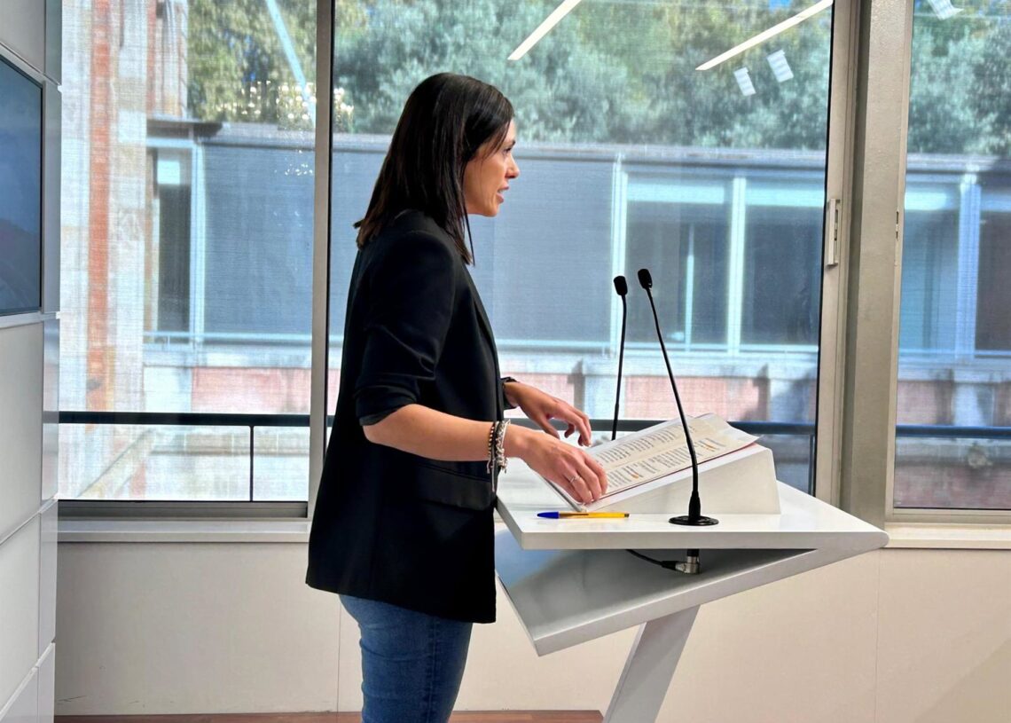 La portavoz del PSC en el Parlament, Elena Díaz, en una rueda de prensaEUROPA PRESS