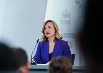 La ministra de educación, formación profesional, y deportes, Pilar Alegría, durante la rueda de prensa posterior al Consejo de Ministros en el  Palacio de la Moncloa, a 4 de noviembre de 2025, Matias Chiofalo - Europa Press