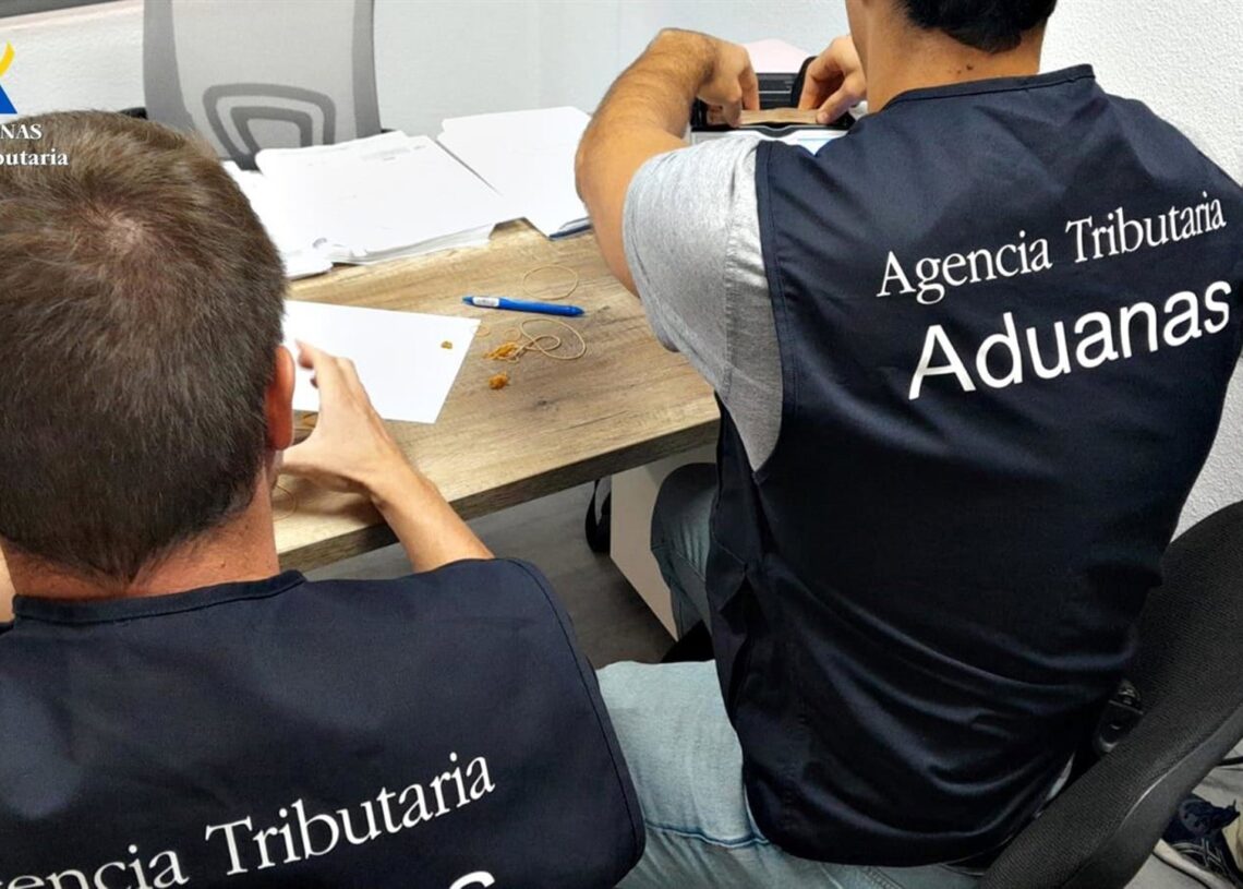 Agentes de Aduanas en investigaciónAGENCIA TRIBUTARIA