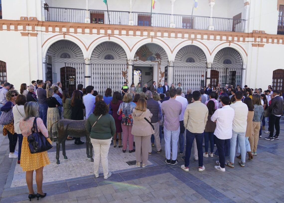 Acto de repulsa en Moguer contra el crimen machista.AYUNTAMIENTO DE MOGUER