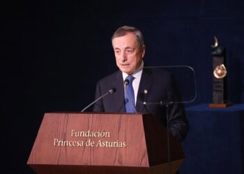 Mario Draghi, Premio Princesa de Asturias de Cooperación Internacional 2025, durante la ceremonia de los Premios Princesa de Asturias 2025 celebrados en el Teatro Campoamor, a 24 de octubre de 2025, en Oviedo (España). a Fundación Princesa de Asturias ha Raúl Terrel - Europa Press