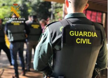 Archivo - Imagen de un agente de la Guardia Civil de espaldas.GUARDIA CIVIL - Archivo
