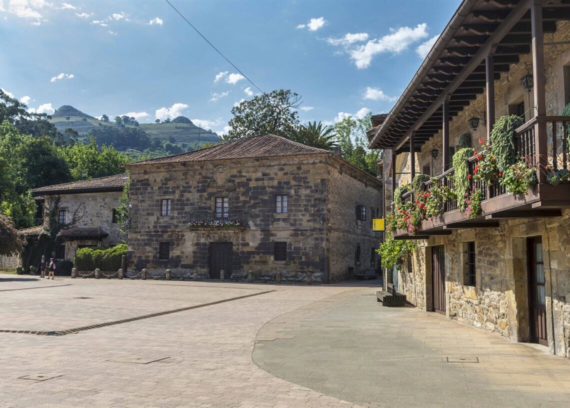 Archivo - Plaza de los Cañones de Liérganes. Turismo Rural. Escapadas rurales. Pueblo. Pueblos. Cantabria.AYTO - Archivo