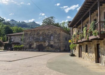 Archivo - Plaza de los Cañones de Liérganes. Turismo Rural. Escapadas rurales. Pueblo. Pueblos. Cantabria.AYTO - Archivo