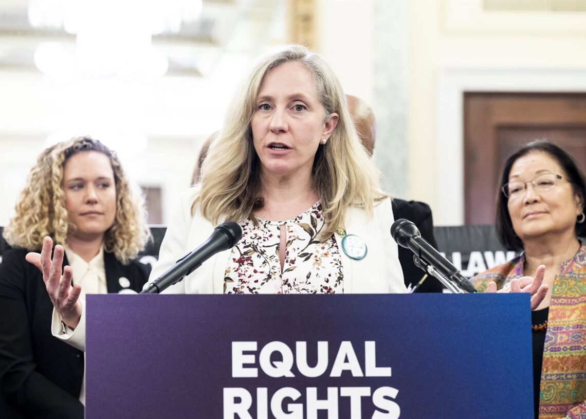 Archivo - La gobernadora electa del estado de Virginia, Abigail Spanberger Europa Press/Contacto/Michael Brochstein - Archivo