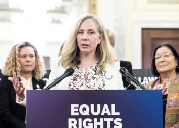 Archivo - La gobernadora electa del estado de Virginia, Abigail Spanberger Europa Press/Contacto/Michael Brochstein - Archivo