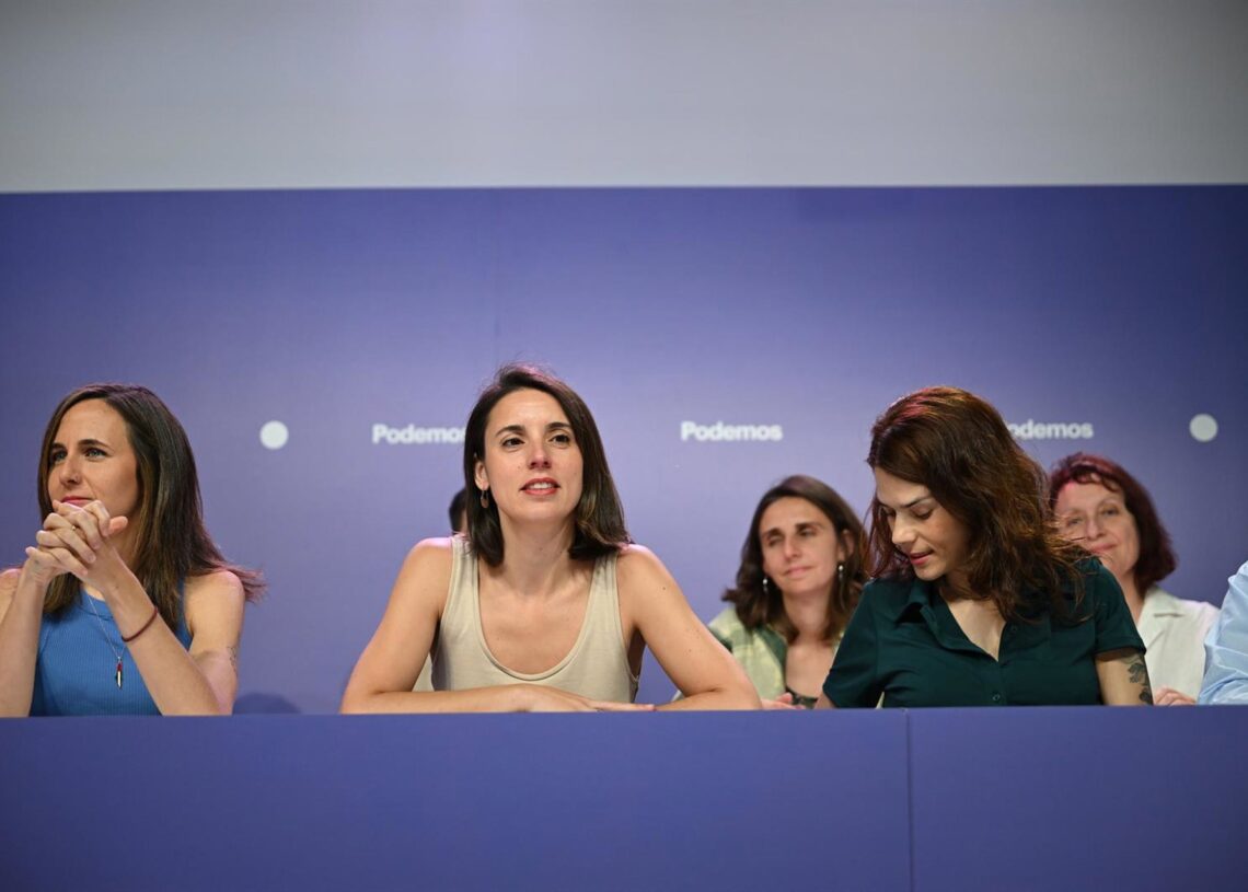 Archivo - (I-D) La portavoz de Podemos en el Congreso y secretaria general, Ione Belarra; la eurodiputada de Podemos, Irene Montero y la portavoz de Podemos, Isabel Serra, durante el Consejo Ciudadano Estatal (CCE) de Podemos en la sede del partido.Jesús Hellín - Europa Press - Archivo