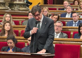 El presidente de la Generalitat, Salvador Illa, en la sesión de control al Govern en el Parlament este miércoles.EUROPA PRESS