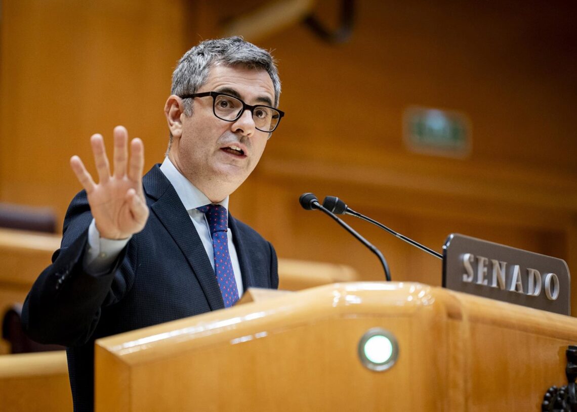 El ministro de la Presidencia, Justicia y Relaciones con las Cortes, Félix Bolaños, interviene durante una sesión plenaria, a 4 de noviembre de 2025, en Madrid (España). A. Pérez Meca - Europa Press