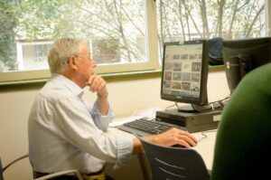 Pensiones y paga extra de Navidad 2025: este es el día que cada banco ingresará el dinero a los pensionistas y cuál paga antes