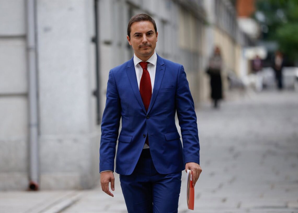 El ex ecretario General del PSOE Madrid, Juan Lobato Gandarias-Sánchez, a su llegada la segunda jornada del juicio al fiscal general del Estado, en el Tribunal Supremo, a 5 de noviembre de 2025Alejandro Martínez Vélez - Europa Press