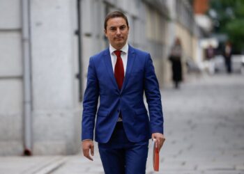 El ex ecretario General del PSOE Madrid, Juan Lobato Gandarias-Sánchez, a su llegada la segunda jornada del juicio al fiscal general del Estado, en el Tribunal Supremo, a 5 de noviembre de 2025Alejandro Martínez Vélez - Europa Press