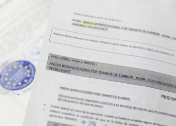 Archivo - Documentación para la firma de una hipoteca, a 15 de marzo de 2023, en Madrid (España).Eduardo Parra - Europa Press - Archivo