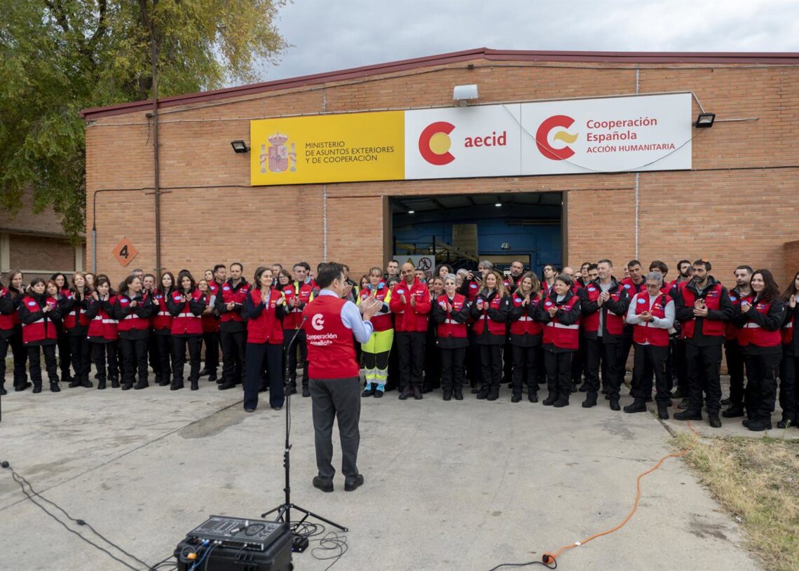 El ministro de Asuntos Exteriores, Unión Europea y Cooperación, José Manuel Albares, asiste a la salida de los más de 70 voluntarios que van a atender el hospital de campaña EMT-2 en JamaicaAlberto Ortega - Europa Press