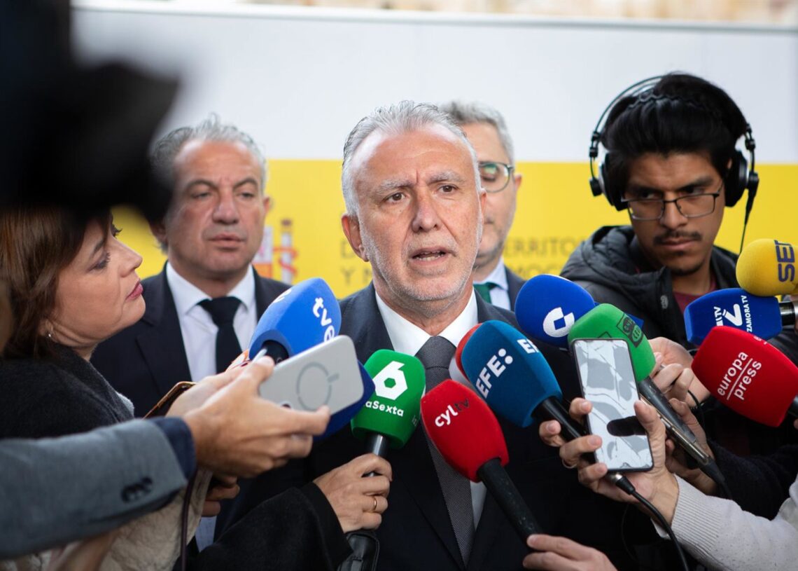 El ministro de Política Territorial y Memoria Democrática, Ángel Víctor Torres, atiende a los medios tras la reunión de la Comisión Interministerial de Coordinación de la Administración Periférica del Estado (CICAPE), en Zamora.Paloma V. Escarpa - Europa Press
