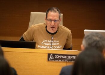 El presidente la Asociación Damnificados DANA Horta Sud Valencia, Manuel Cristian Lesaec Catalá, comparece ante la Comisión de Investigación de la dana, en el Congreso de los Diputados, a 5 de noviembre de 2025, en Madrid (España). Hoy continúan las interFernando Sánchez - Europa Press