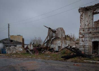 Imagen de archivo de una calle de Kupiansk, en Ucrania, tras un ataque del Ejército ruso.Europa Press/Contacto/Amadeusz Swierk