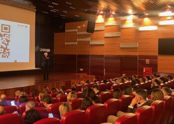 Unicaja se reúne con clientes de banca privada.UNICAJA