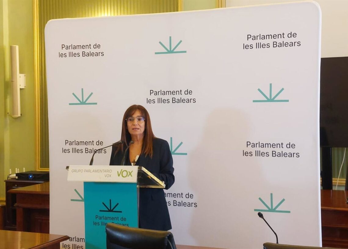 La portavoz de Vox en el Parlament, Manuela Cañadas, en rueda prensa.EUROPA PRESS