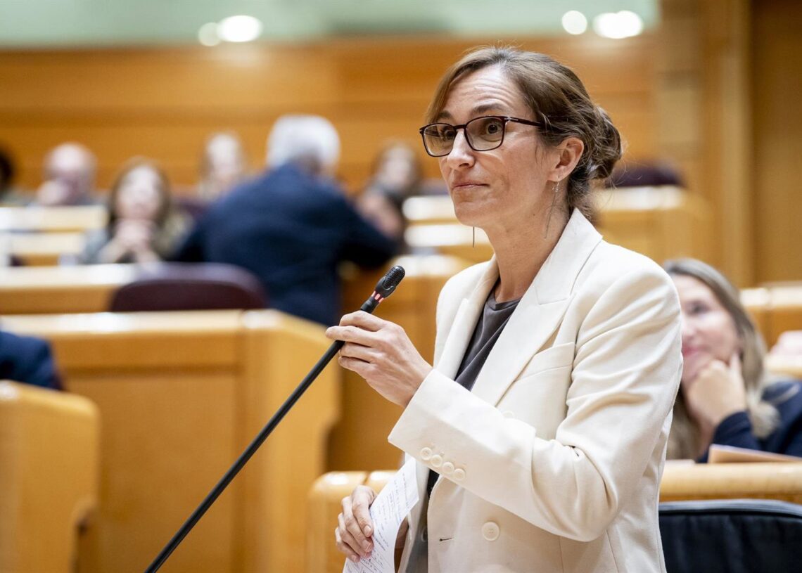 La ministra de Sanidad, Mónica García, interviene durante una sesión plenaria, a 4 de noviembre de 2025, en Madrid (España). El senado debate el nuevo modelo de financiación autonómica a petición del grupo parlamentario Izquierda Confederal. Además, el GoA. Pérez Meca - Europa Press