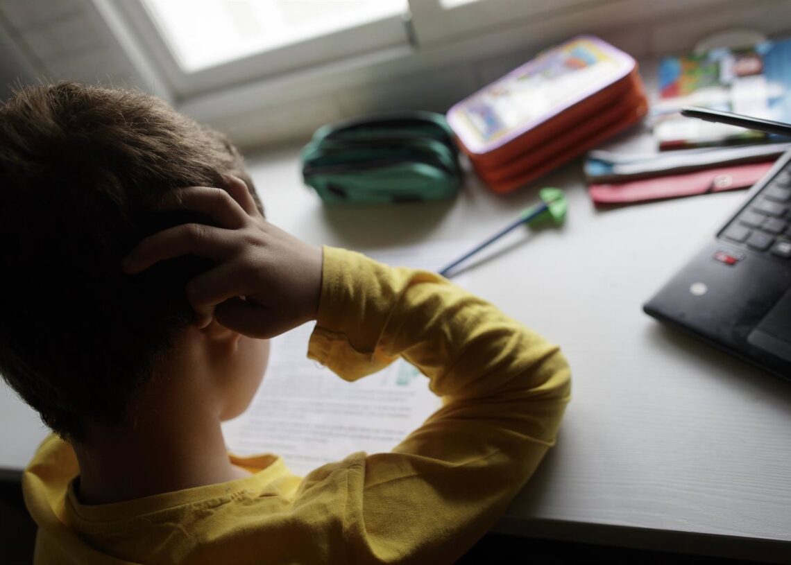 Archivo - Imagen de recurso de un niño haciendo deberes.Eduardo Parra - Europa Press - Archivo