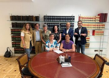 Archivo - CEAV y Valorian firman el acuerdo el pasado mes de junio para una subida salarial del 3% en las agencias de viajes en 2025.VALORIAN - Archivo