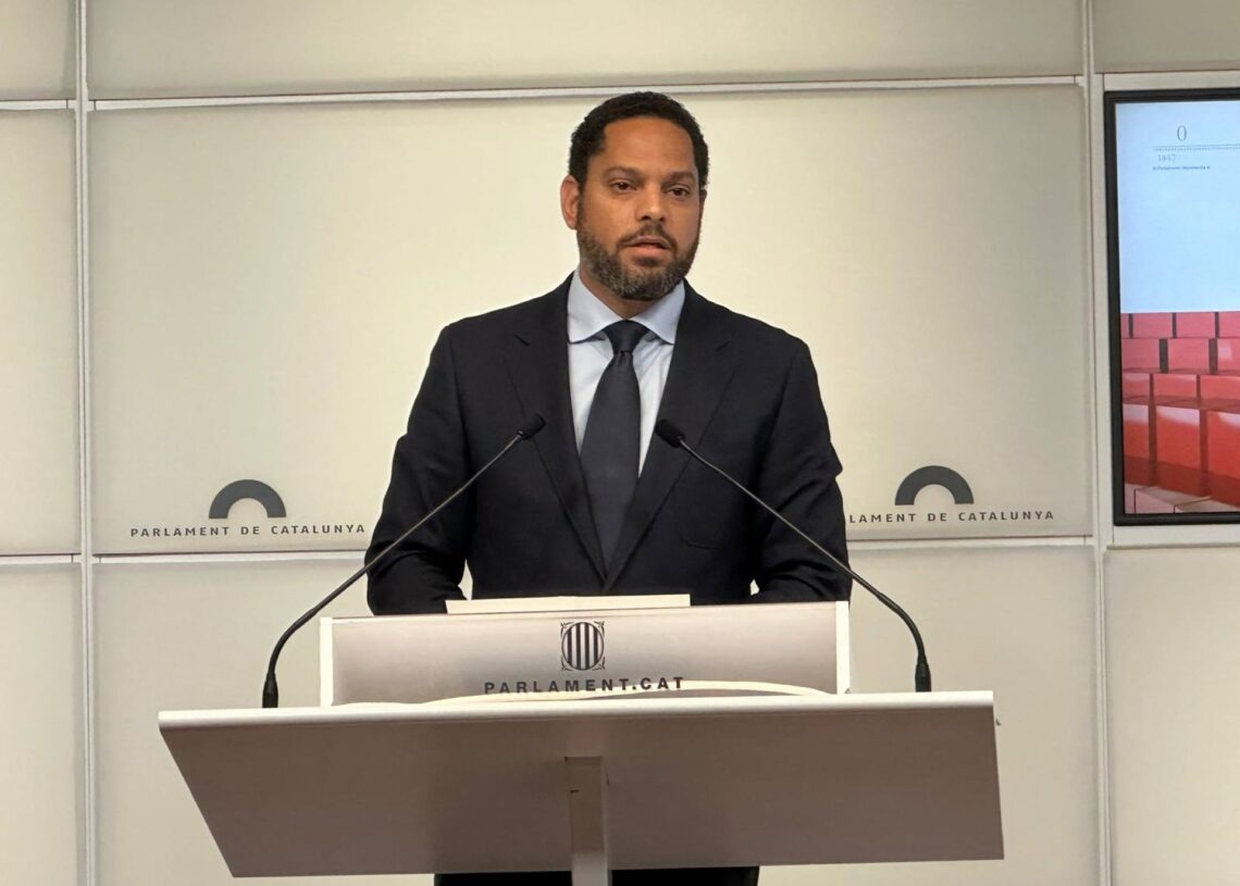 El líder de Vox en Catalunya, Ignacio Garriga, en una rueda de prensa en el ParlamentEUROPA PRESS