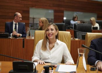 Archivo - La presidenta de la Junta de Extremadura, María Guardiola, durante un pleno ordinario de la Asamblea de Extremadura.Andrés Rodríguez - Europa Press - Archivo